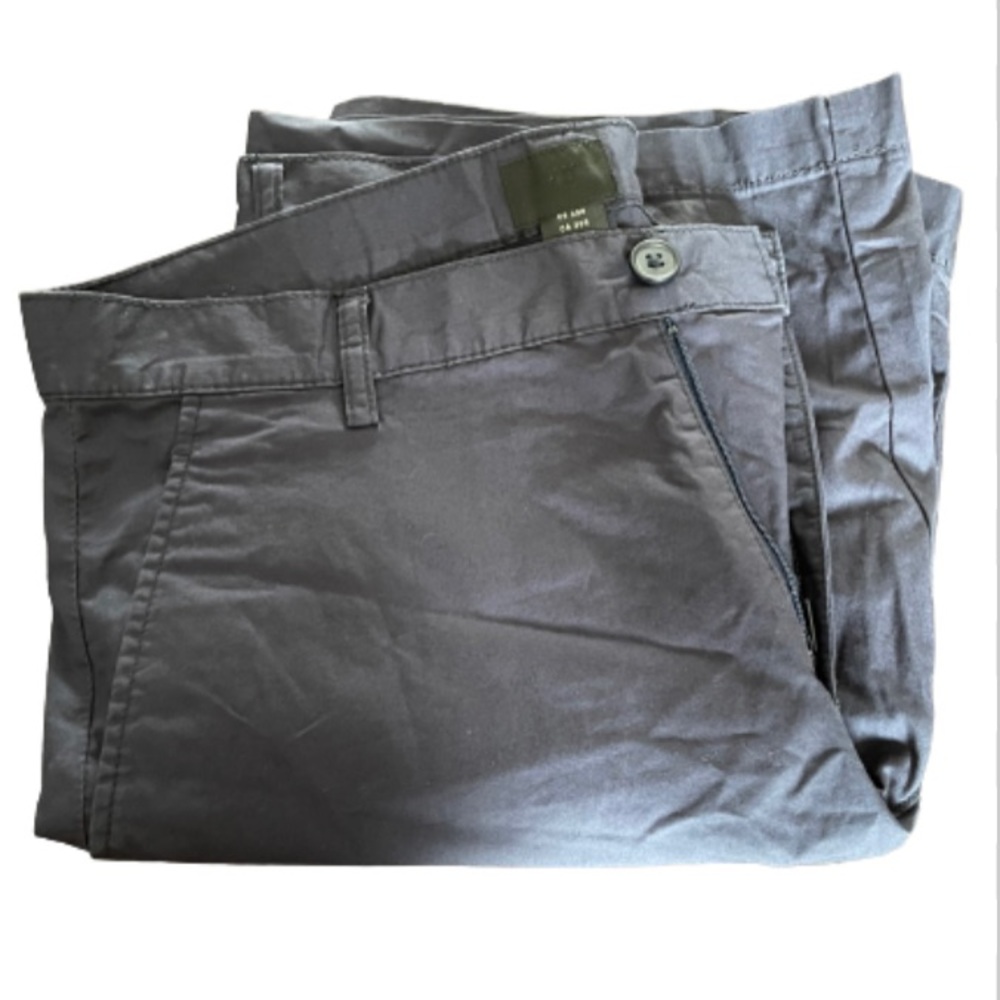 H&M Men’s navy blue chino shorts